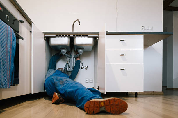 Professional Emergency Plumber technician working in Salem, WV